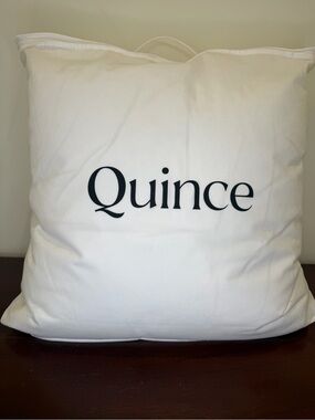 Quince King/Cal King all-season down alternative comforter